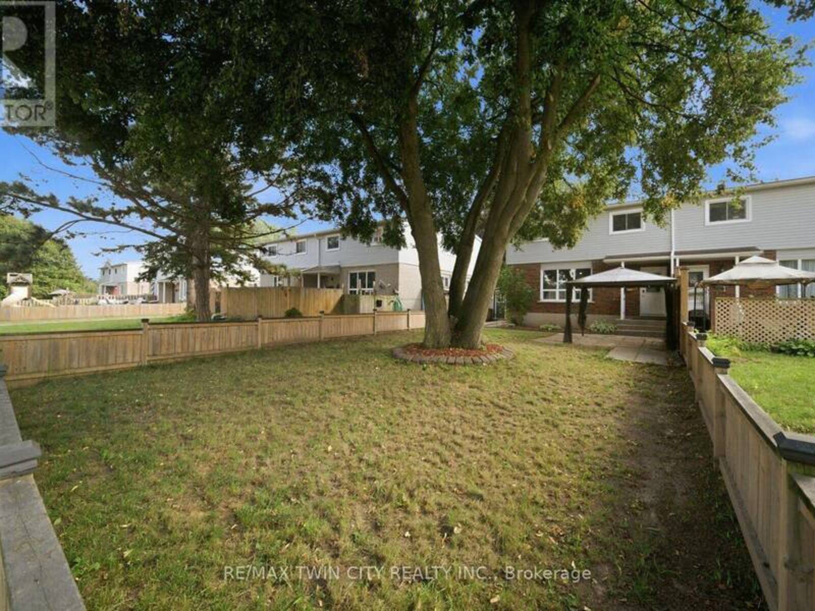 7- 63 METCALIFE, UNIT C METCALFE CRESCENT, Brantford, Ontario N3R 4K5