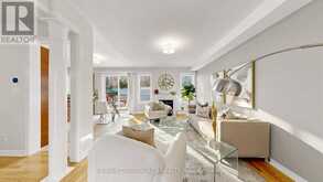 42 BOWKETT DRIVE | Richmond Hill Ontario | Slide Image Six