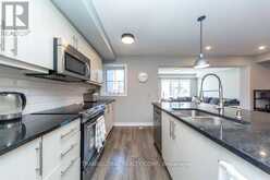 38 MINLOW WAY | Aurora Ontario | Slide Image Five