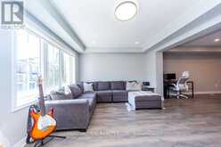 38 MINLOW WAY | Aurora Ontario | Slide Image Eight