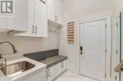 102 OXFORD STREET | Richmond Hill Ontario | Slide Image Eleven