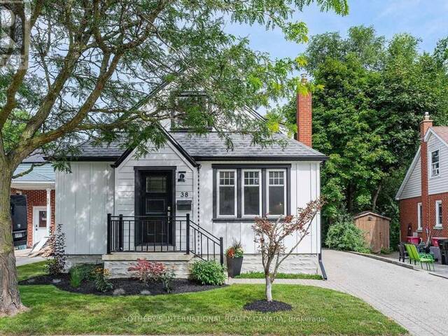 38 ROSLIN AVENUE S Waterloo Ontario, N2L 2P8 - 3 Bedrooms Home For Sale