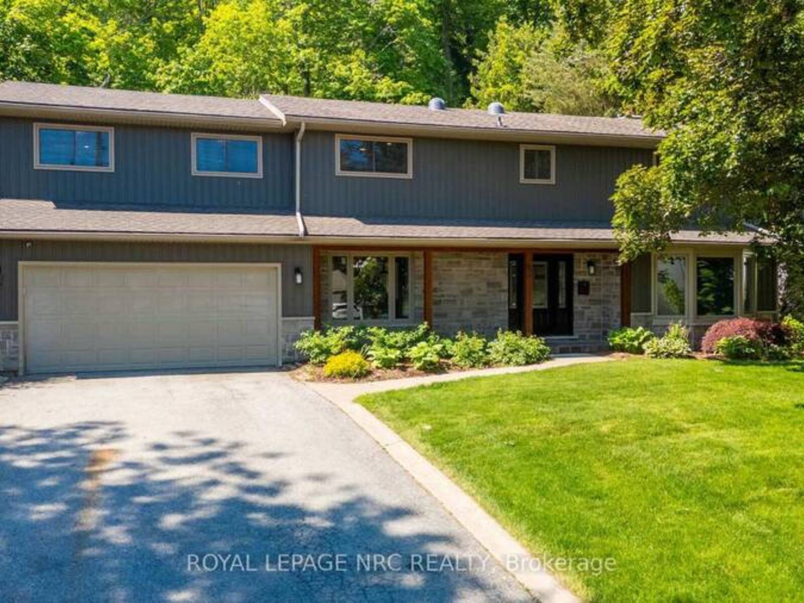 94 DORCHESTER DRIVE, Grimsby, Ontario L3M 1A8