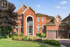 735 FOXCROFT BOULEVARD | Newmarket Ontario | Slide Image One