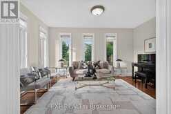 735 FOXCROFT BOULEVARD | Newmarket Ontario | Slide Image Four