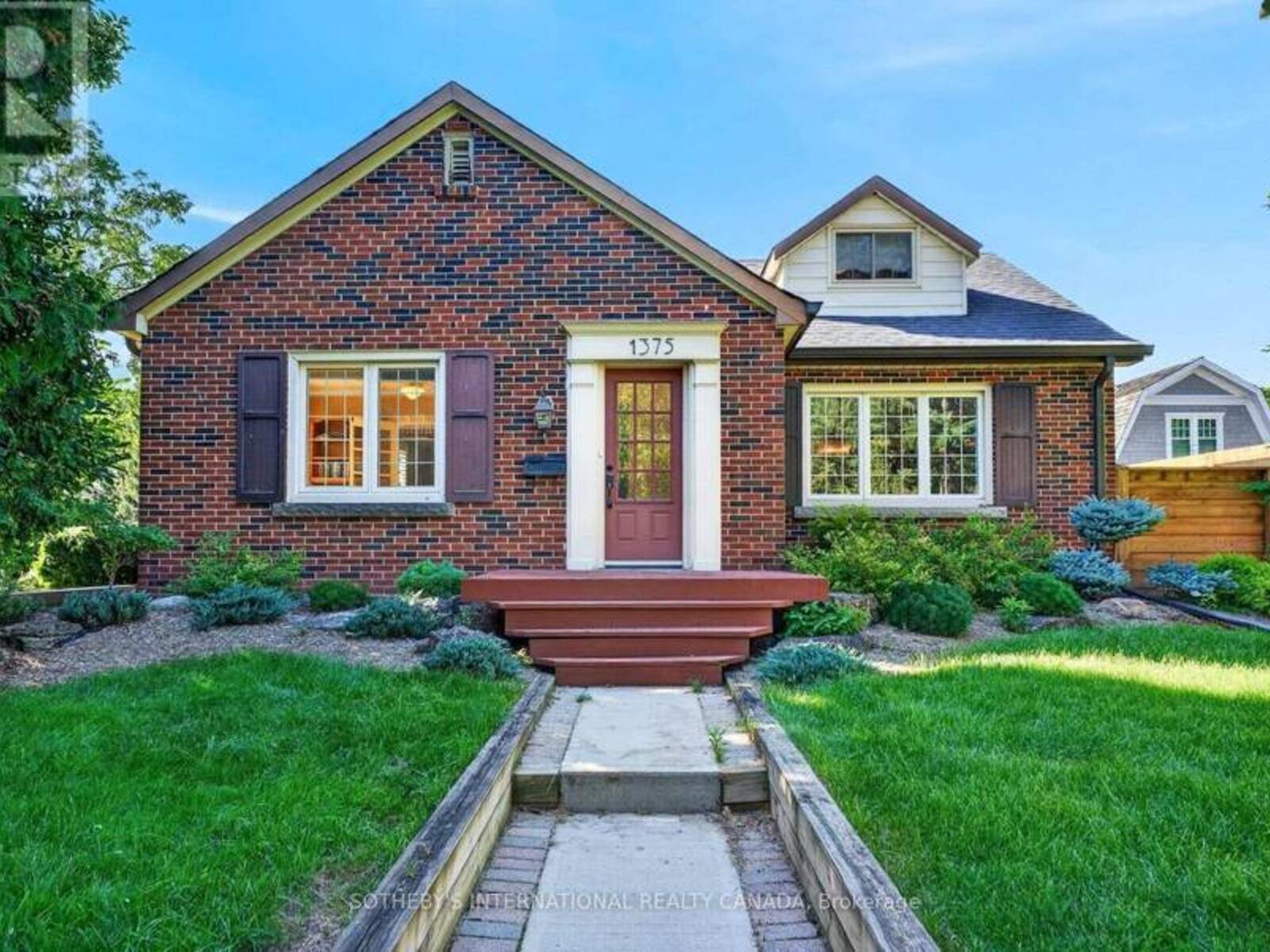 1375 CAROLINE STREET, Burlington, Ontario L7S 1H5