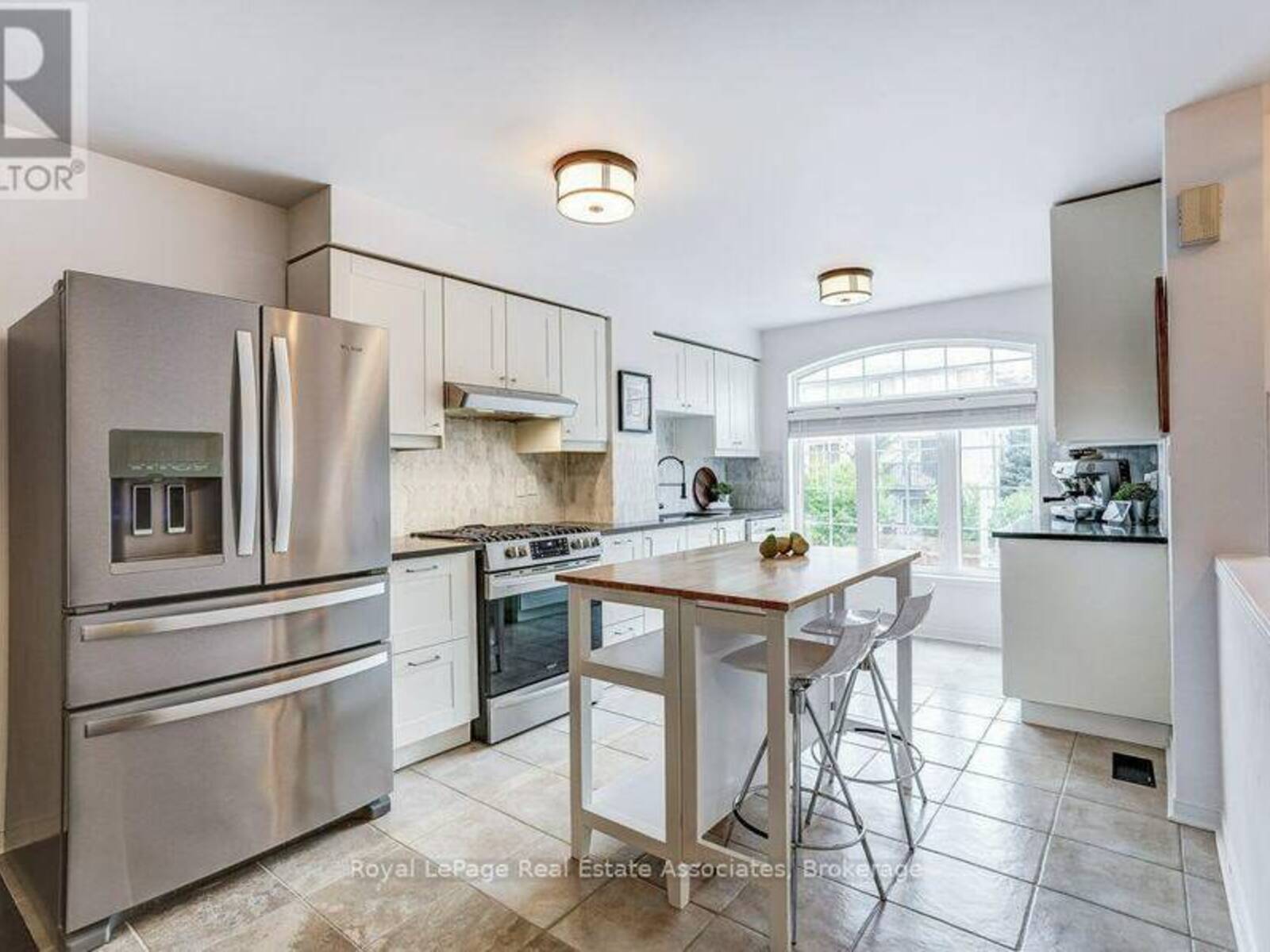 7222 DEANLEE COURT, Mississauga, Ontario L5N 8R5