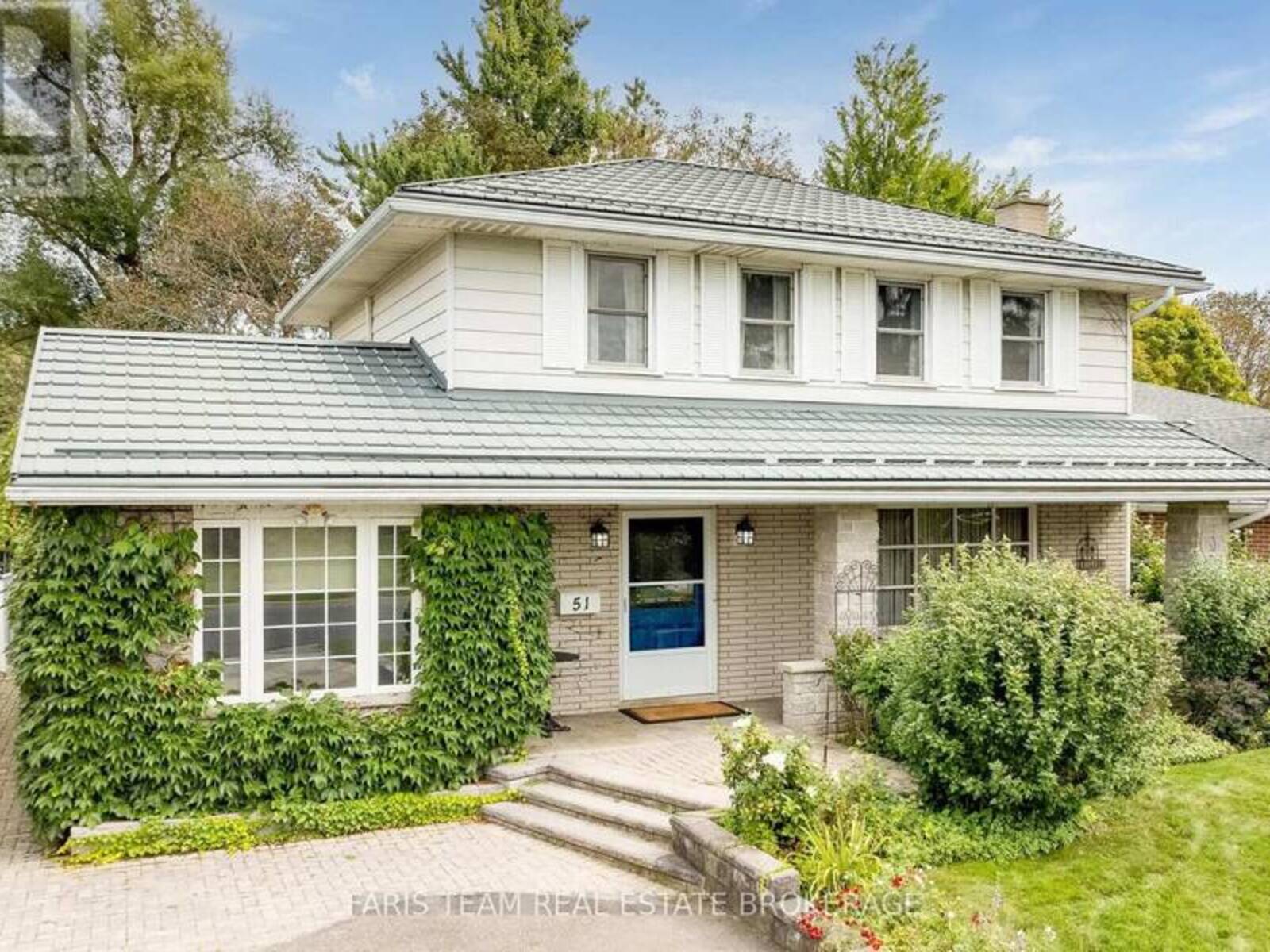 51 DAVIES CRESCENT, Barrie, Ontario L4M 2M4