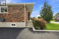 1453 MOUNTAIN GROVE AVENUE | Burlington Ontario | Slide Image Four