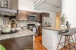 206 - 2 FIELDWAY | Toronto Ontario | Slide Image Fifteen