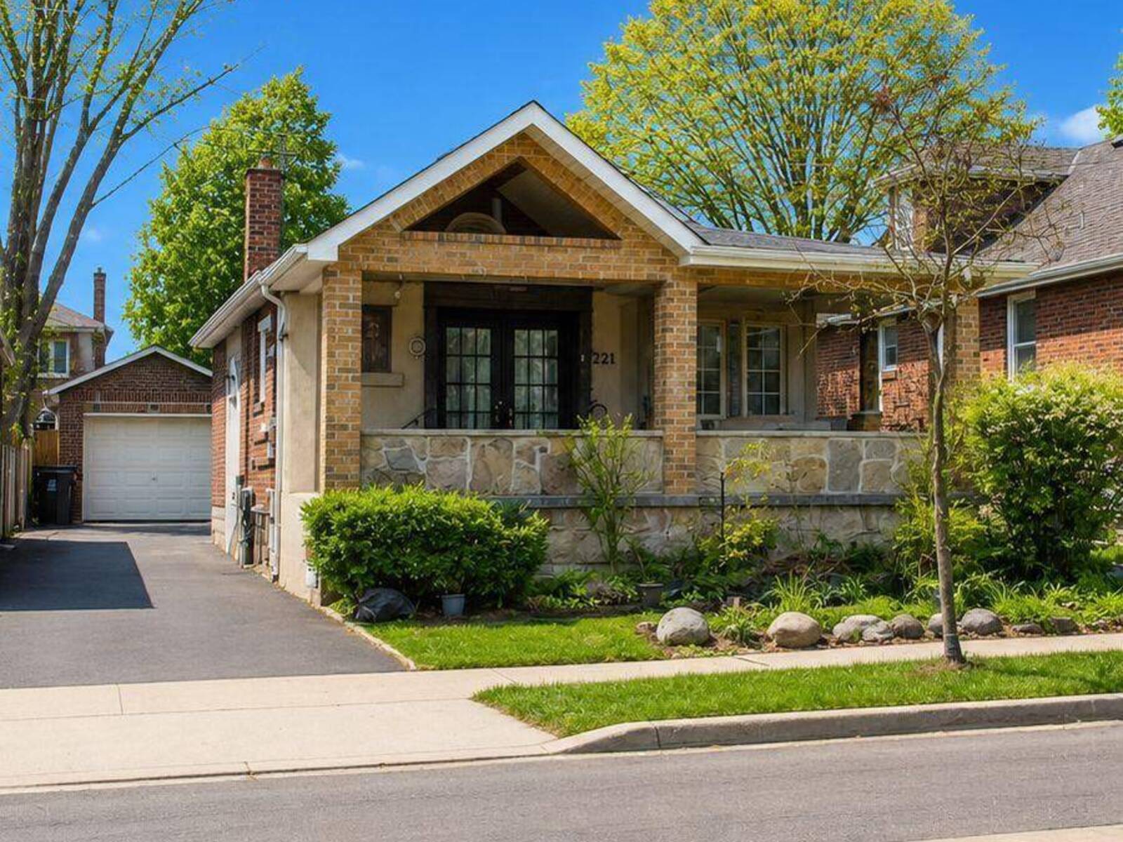 221 CHURCH STREET, Toronto, Ontario M9N 1N9