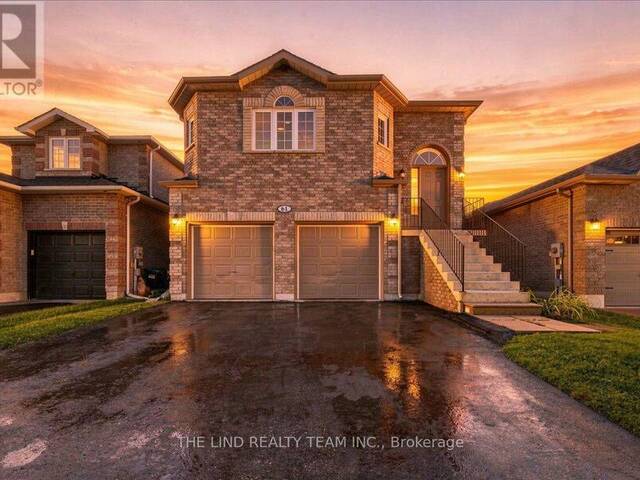 61 MCINTYRE DRIVE Barrie Ontario, L4N 5C5 - 4 Bedrooms Home For Sale