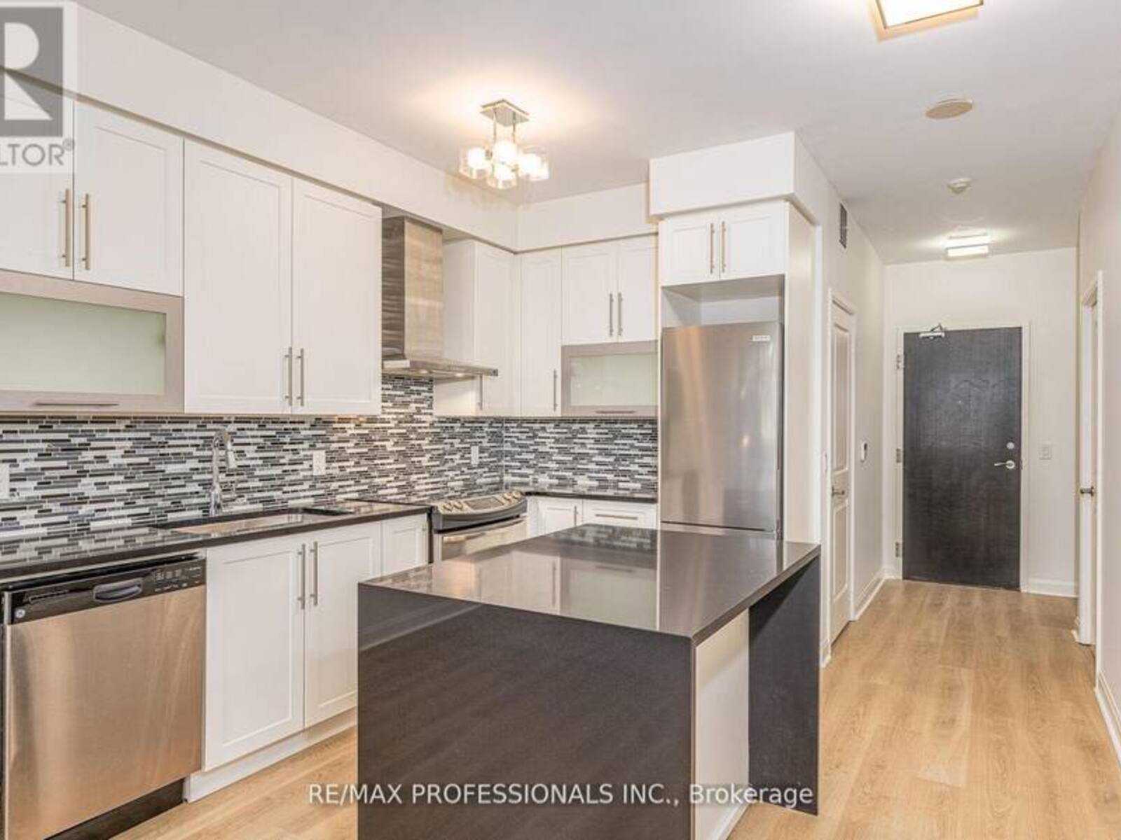 101 - 1 MICHAEL POWER PLACE, Toronto, Ontario M9A 0A1