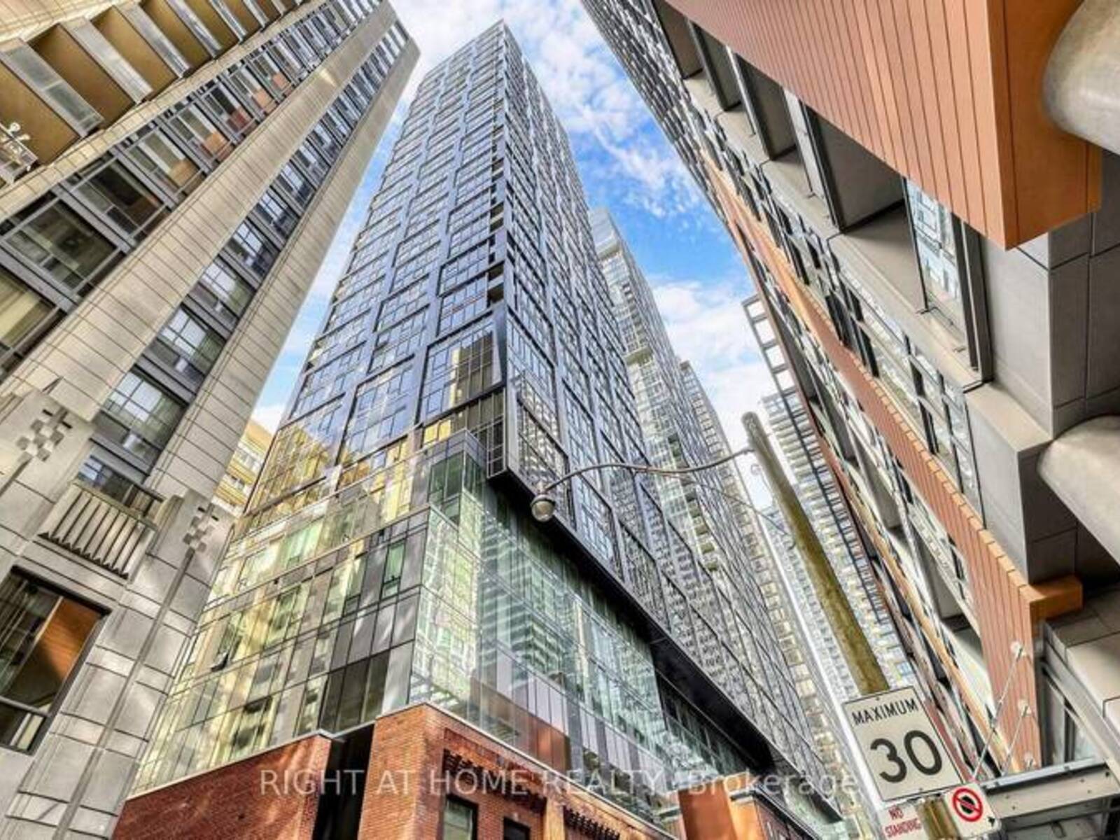 819 - 15 MERCER STREET, Toronto, Ontario M5V 1H2