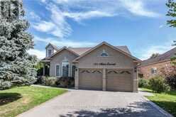 151 MOORE CRESCENT | Ancaster Ontario | Slide Image Two