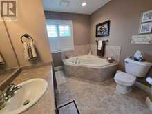 5 FAIRFIELD DRIVE | Stratford Ontario | Slide Image Fourteen