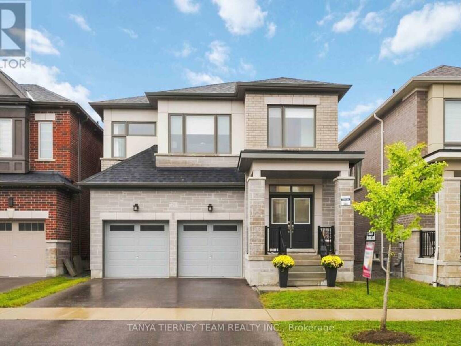 29 VICKERY STREET, Whitby, Ontario L1P 0L2
