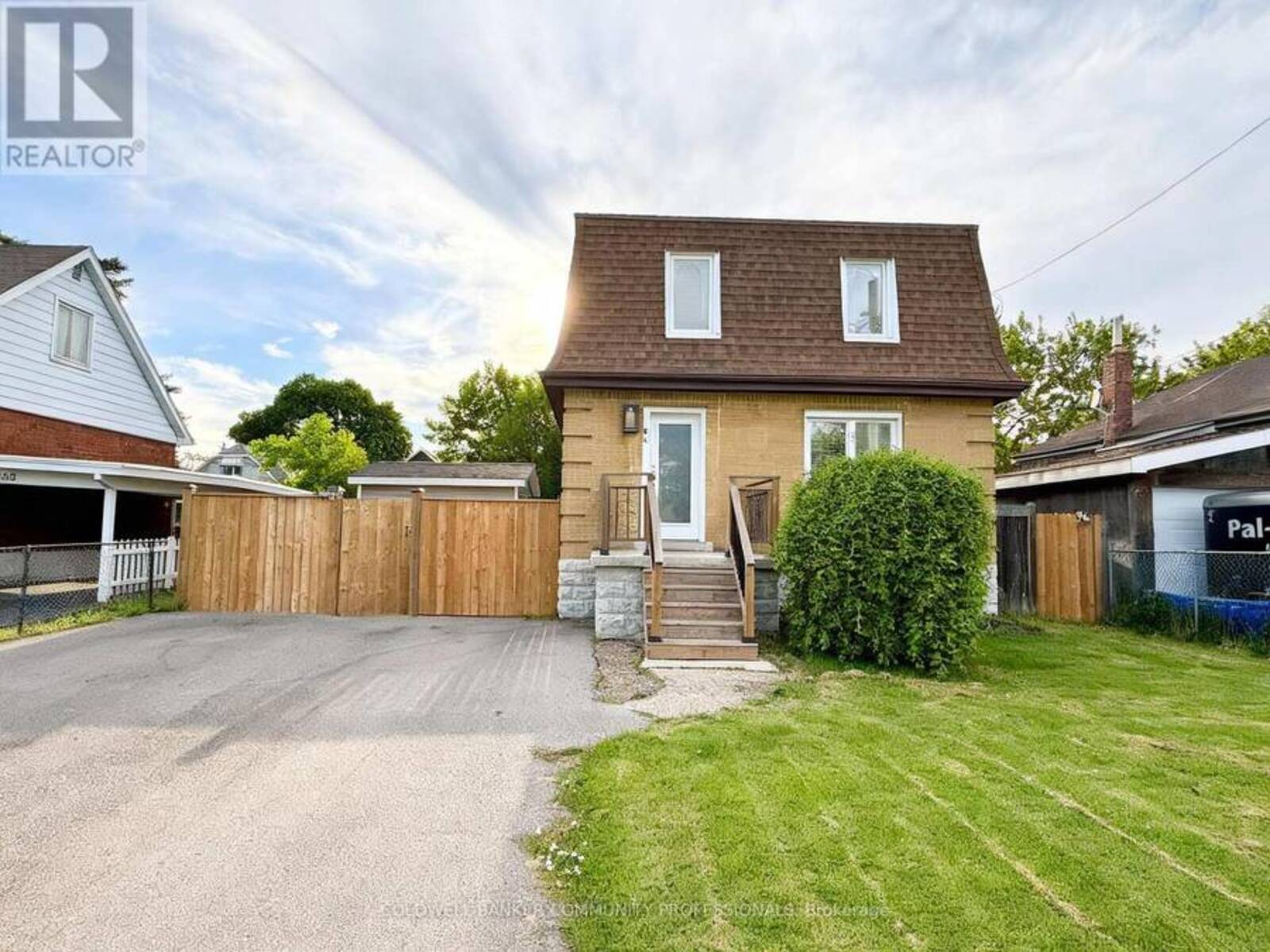94 HOWARD AVENUE, Hamilton, Ontario L9A 2W5