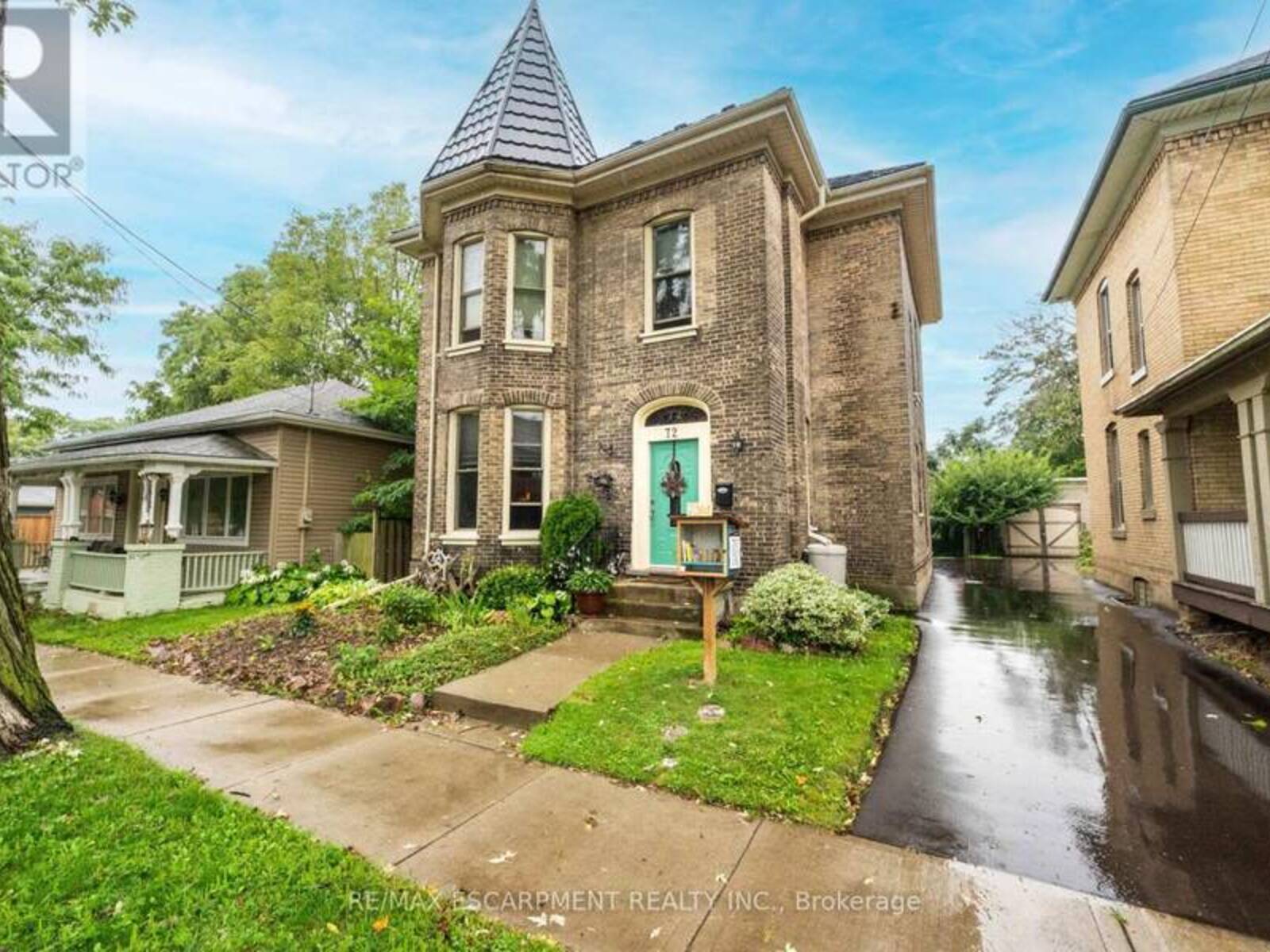 72 PEARL STREET, Brantford, Ontario N3T 3N7
