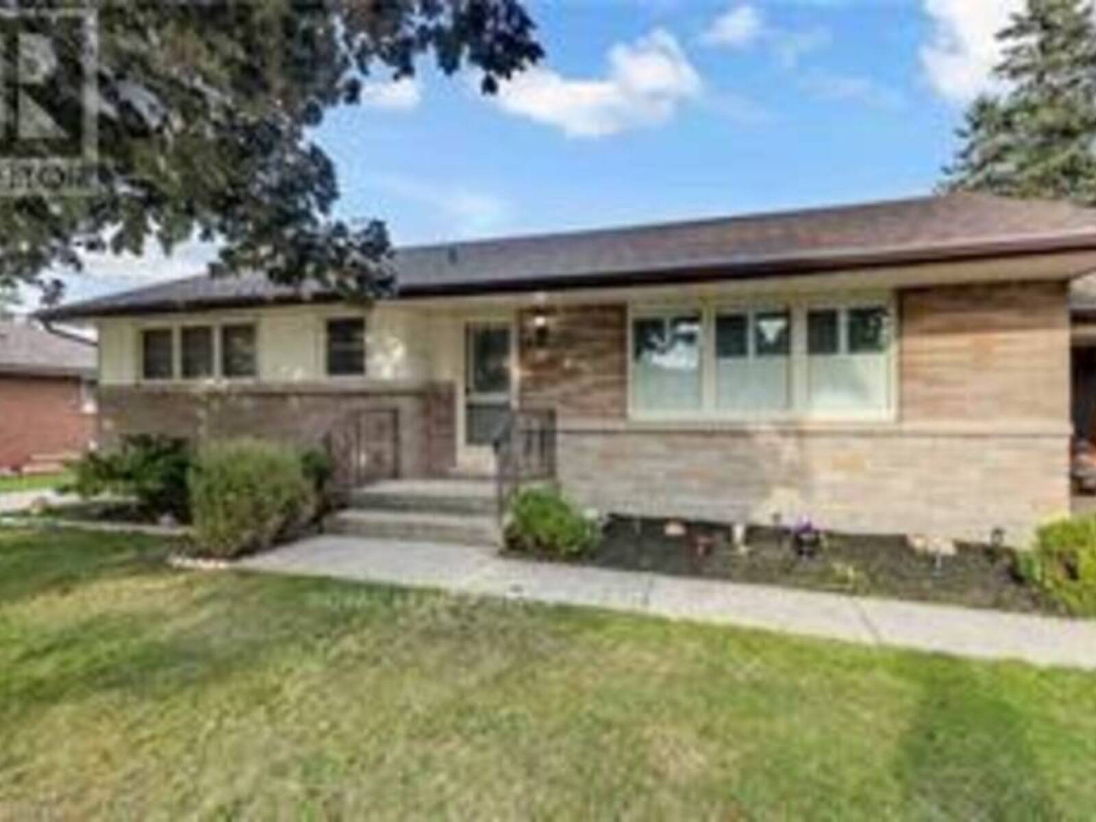 18 KINGSMOUNT CRESCENT, Brantford, Ontario N3T 5L7