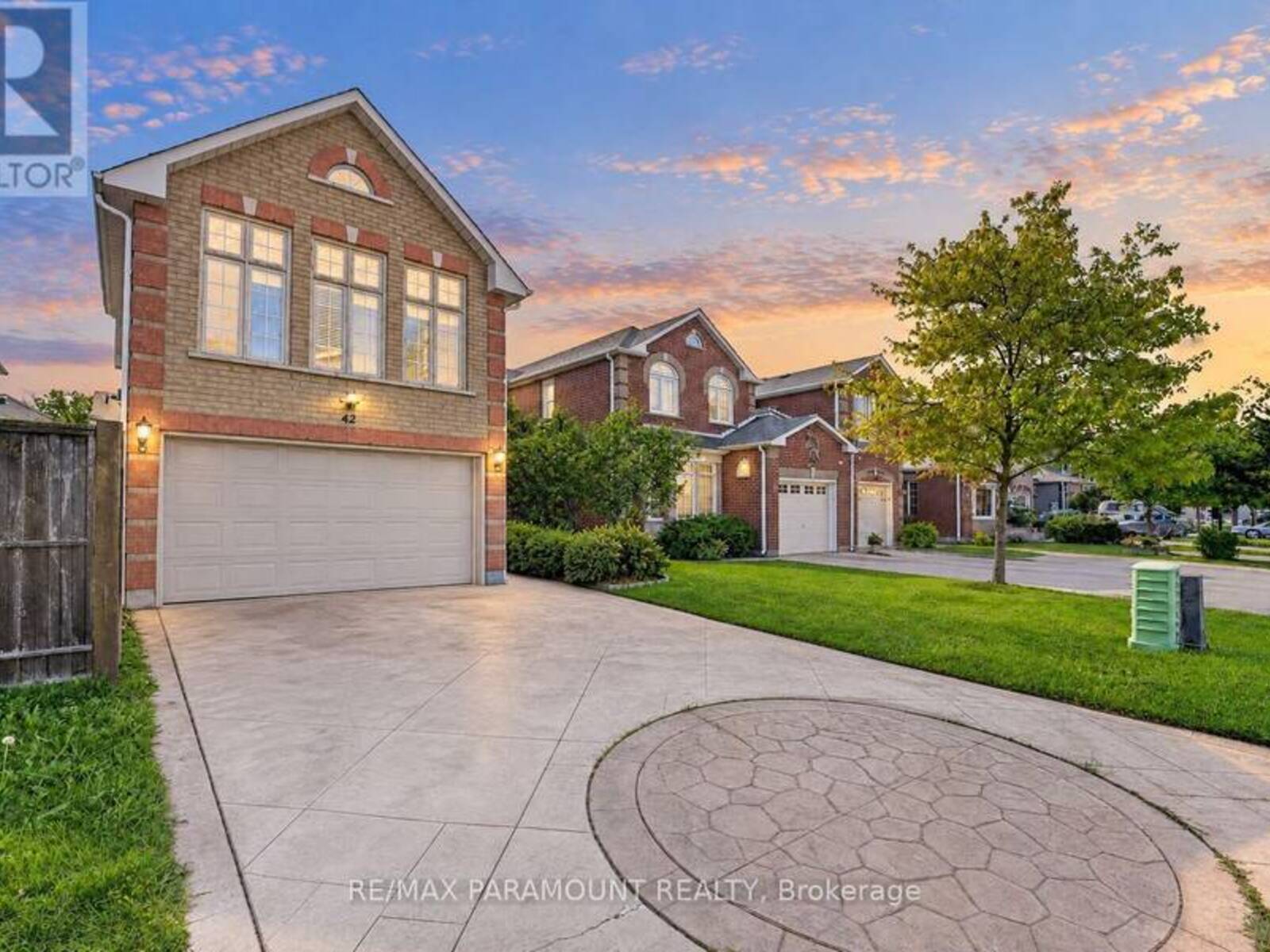 42 RIPLEY CRESCENT, Brampton, Ontario L6Y 5C4