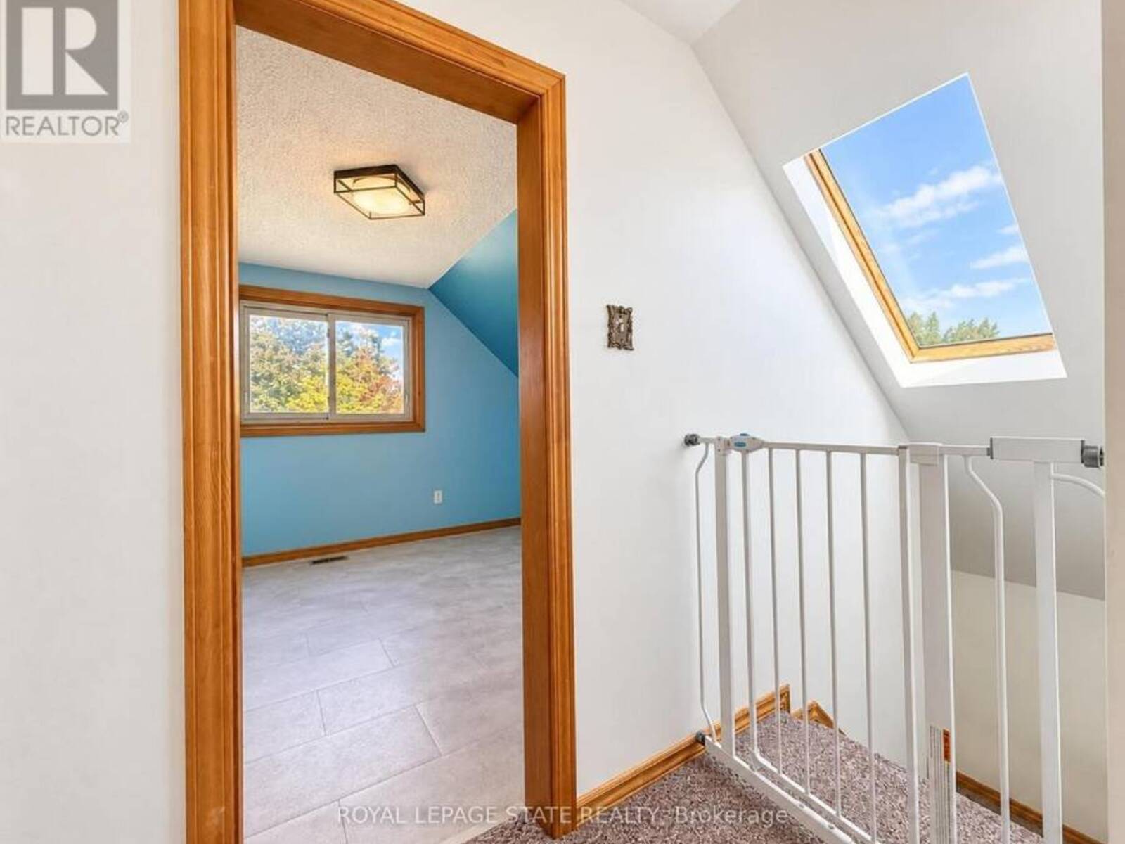 660 BURGESS AVENUE, Hamilton, Ontario L8H 6J1