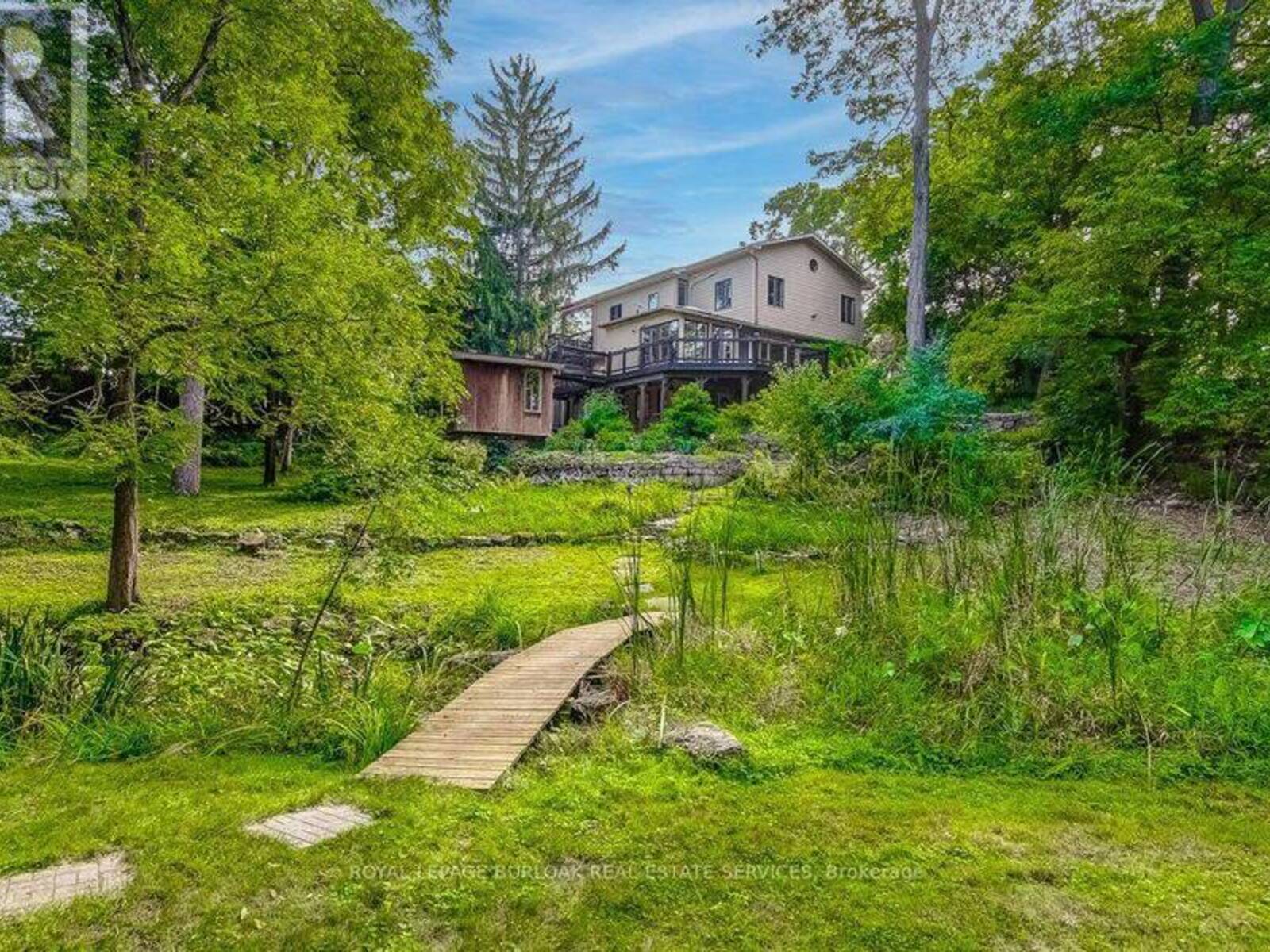 131 PARKVIEW AVENUE, Hamilton, Ontario L9H 5X8