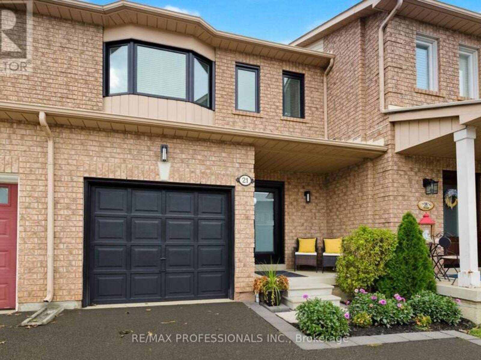 21 WATERBURY STREET, Caledon, Ontario L7E 1X2