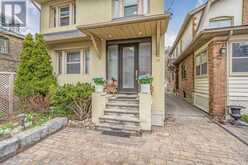 12 BELSIZE DRIVE | Toronto Ontario | Slide Image Three