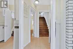 12 BELSIZE DRIVE | Toronto Ontario | Slide Image Six