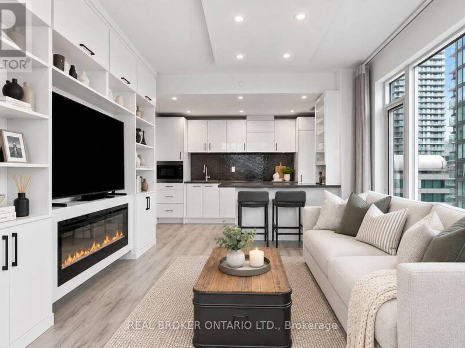 2002 - 21 WIDMER STREET, Toronto, Ontario M5V 0B8