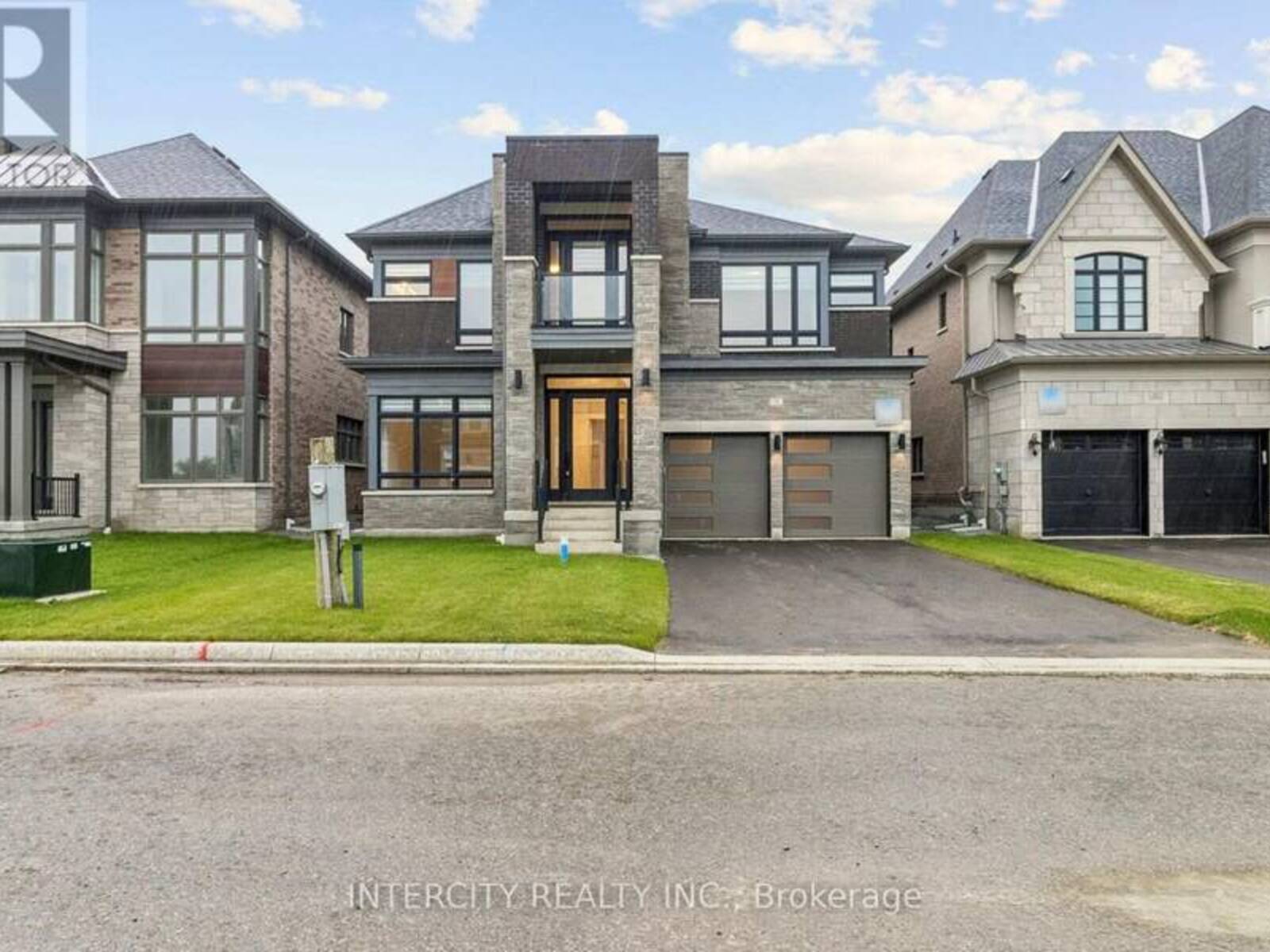 15 GARRIOCK HALL AVENUE, King, Ontario L7B 0S8