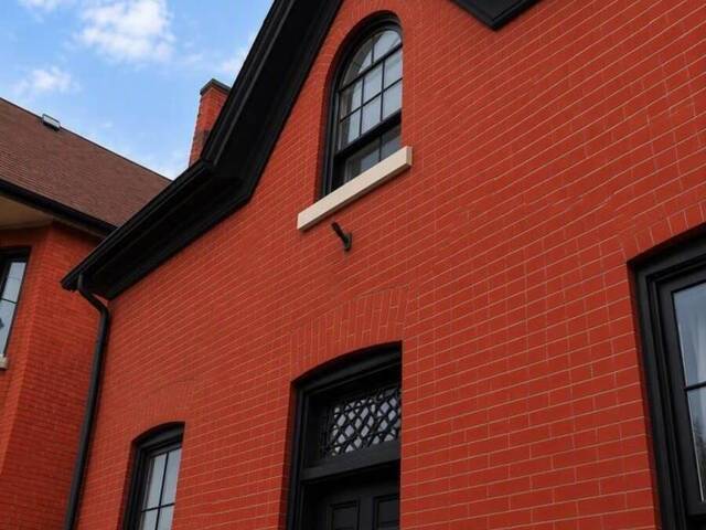 70 WELLINGTON STREET S Hamilton Ontario, L8N 2R1 - 4 Bedrooms Home For Sale