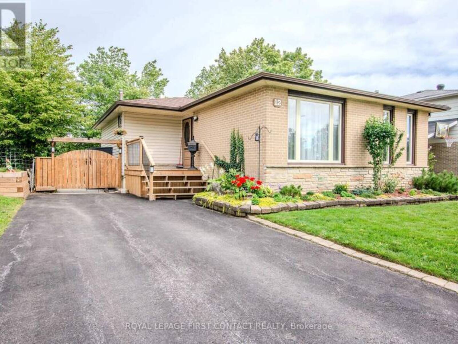 12 DAPHNE CRESCENT, Barrie, Ontario L4M 2Y8