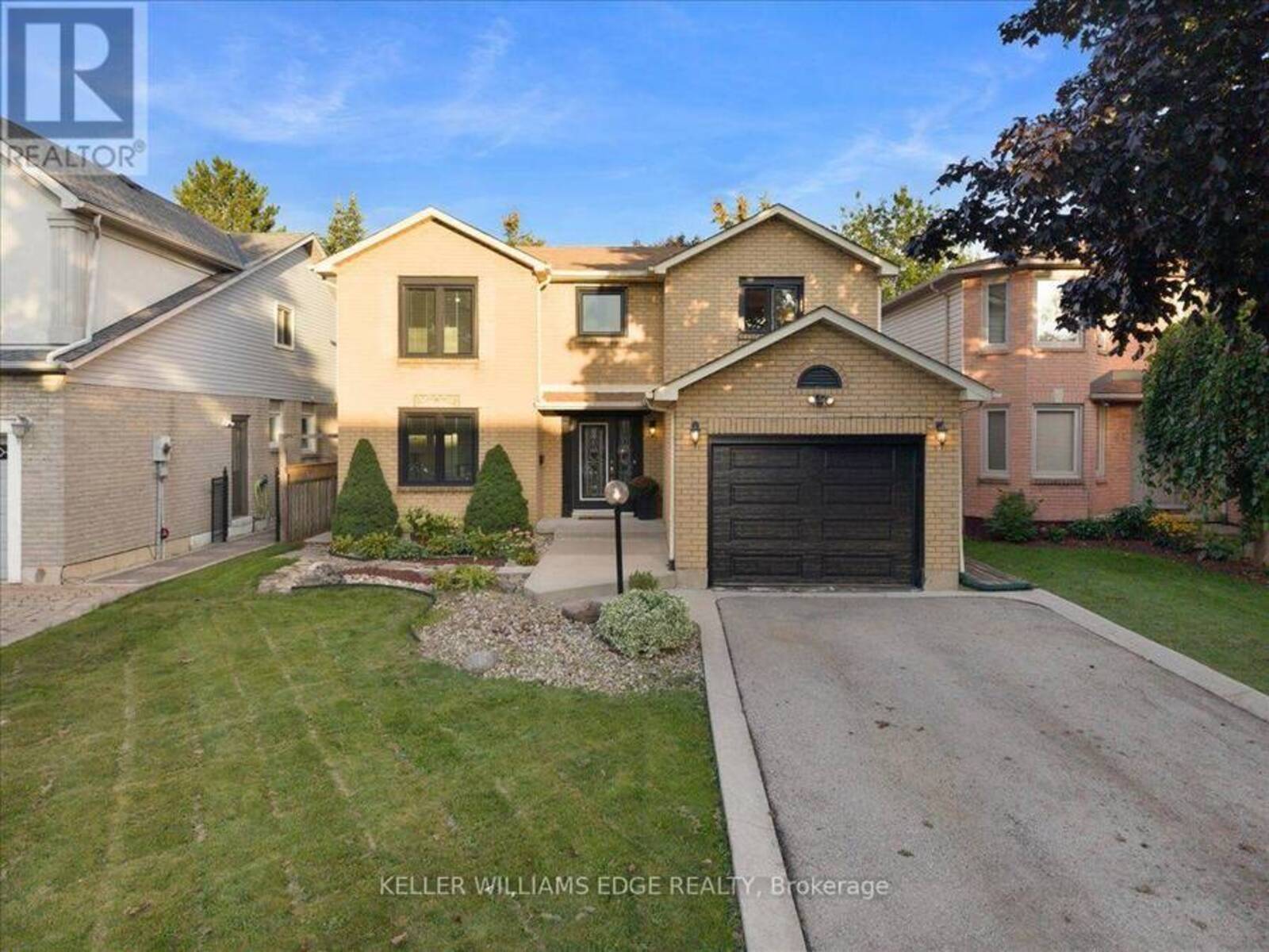 37 BOURBON COURT, Hamilton, Ontario L9B 2E9