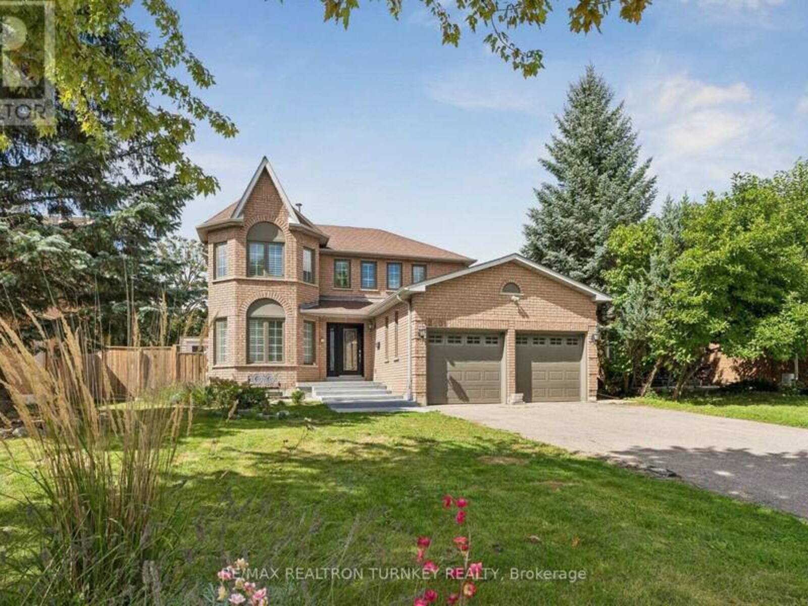 263 CHAMBERS CRESCENT, Newmarket, Ontario L3X 1T1