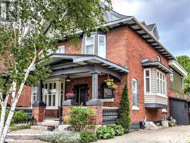 32 NELSON STREET E Meaford Ontario, N4L 1N6 - 5 Bedrooms Waterfront Home For sale