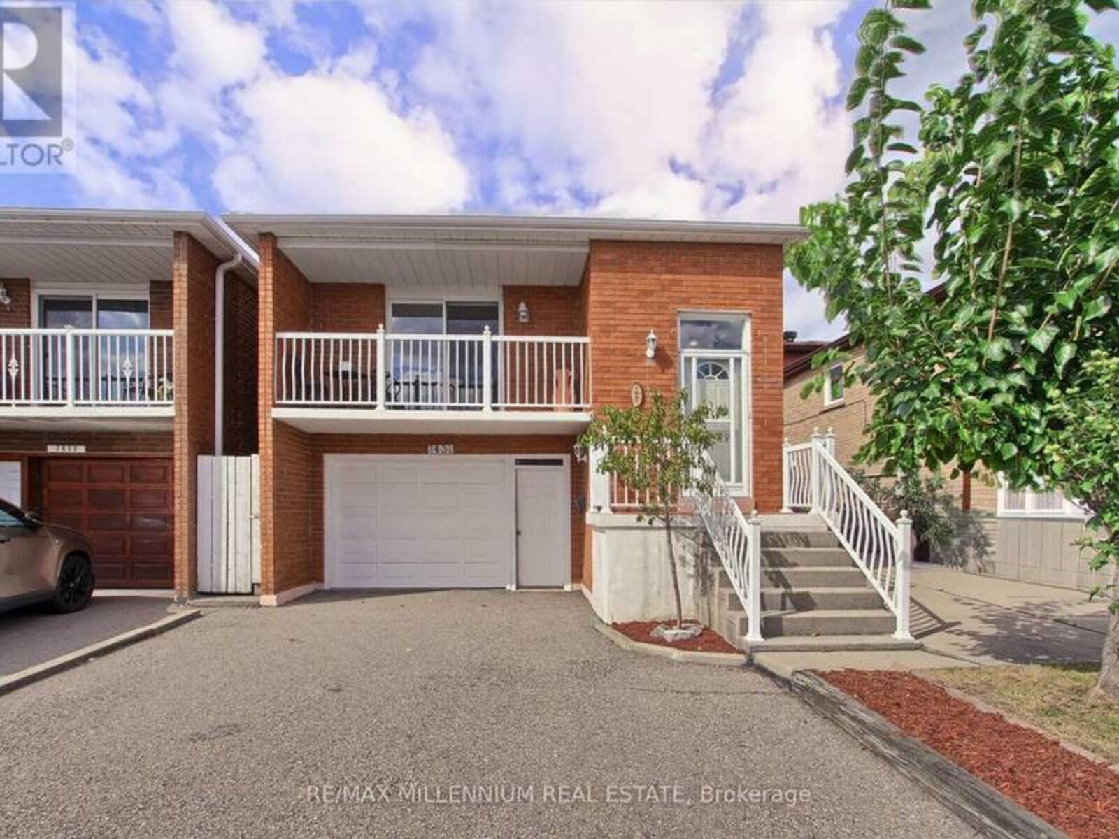 7431 SIGSBEE DRIVE, Mississauga, Ontario L4T 3S5
