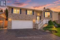 42 CHERRY BLOSSOM CRESCENT | Clarington Ontario | Slide Image Three