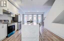 27 CHESTNUT COURT | Aurora Ontario | Slide Image Thirteen