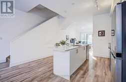 27 CHESTNUT COURT | Aurora Ontario | Slide Image Eighteen
