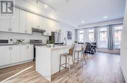 27 CHESTNUT COURT | Aurora Ontario | Slide Image Eight