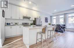 27 CHESTNUT COURT | Aurora Ontario | Slide Image Nine