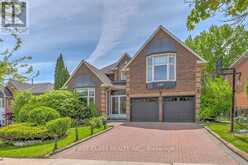 449 ALEX DONER DRIVE | Newmarket Ontario | Slide Image Two