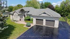 49 SHORE CRESCENT | Georgina Ontario | Slide Image Three