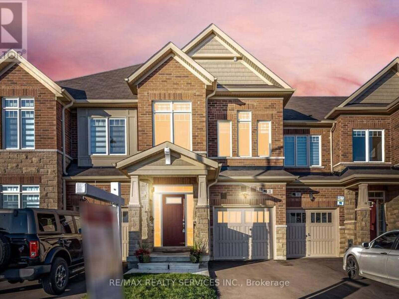 33 SPARROWBROOK STREET, Caledon, Ontario L7C 4G8