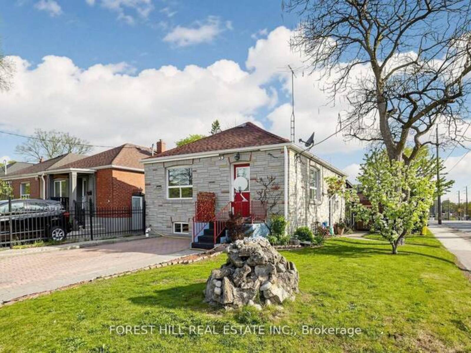 2 ELLINS AVENUE, Toronto, Ontario M6N 2A1