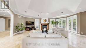 36 MAPLEHYRN AVENUE | East Gwillimbury Ontario | Slide Image Ten
