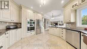 36 MAPLEHYRN AVENUE | East Gwillimbury Ontario | Slide Image Thirteen