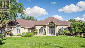 36 MAPLEHYRN AVENUE | East Gwillimbury Ontario | Slide Image One